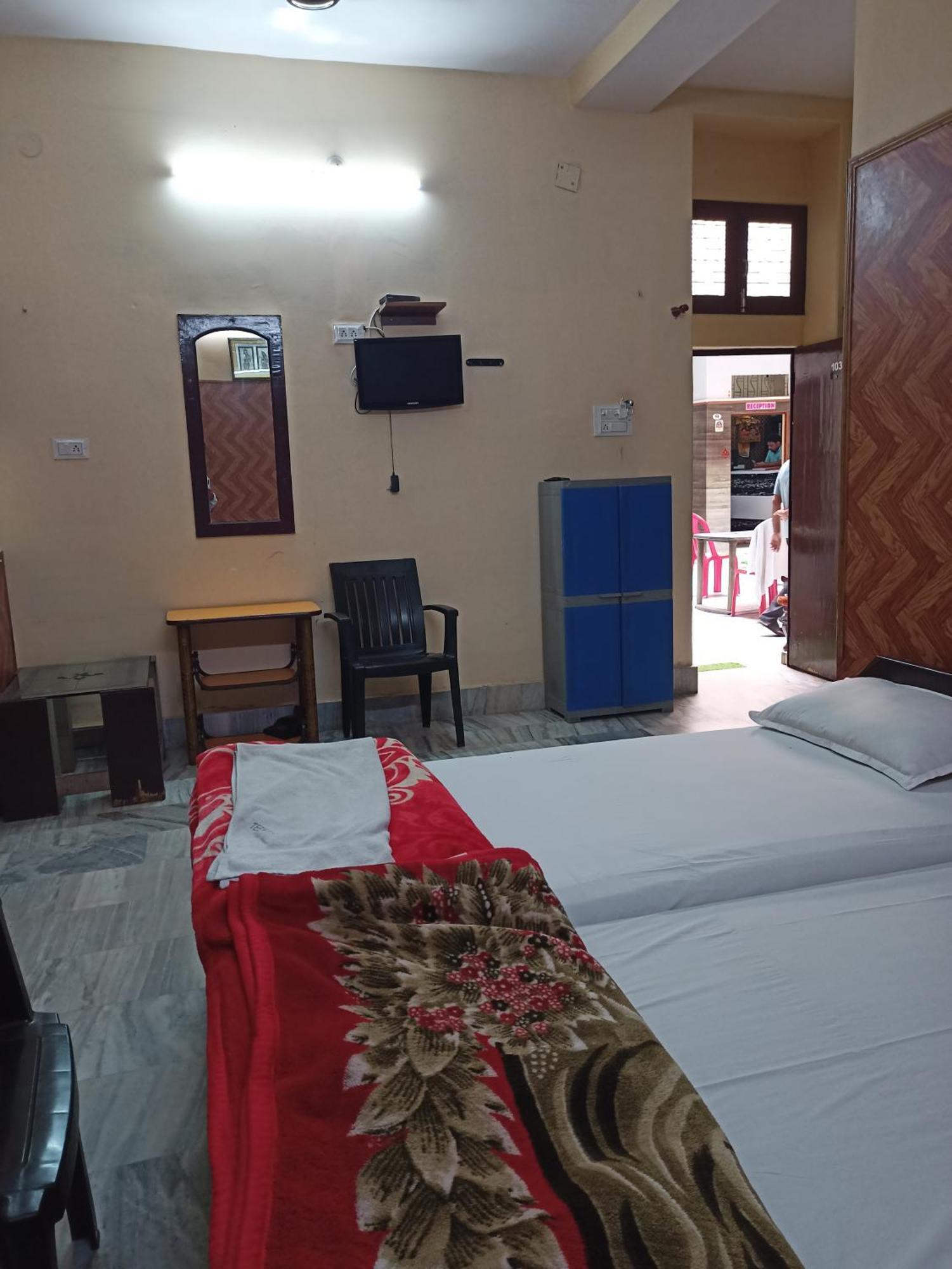 Teerth Guest House Varanasi Exterior photo